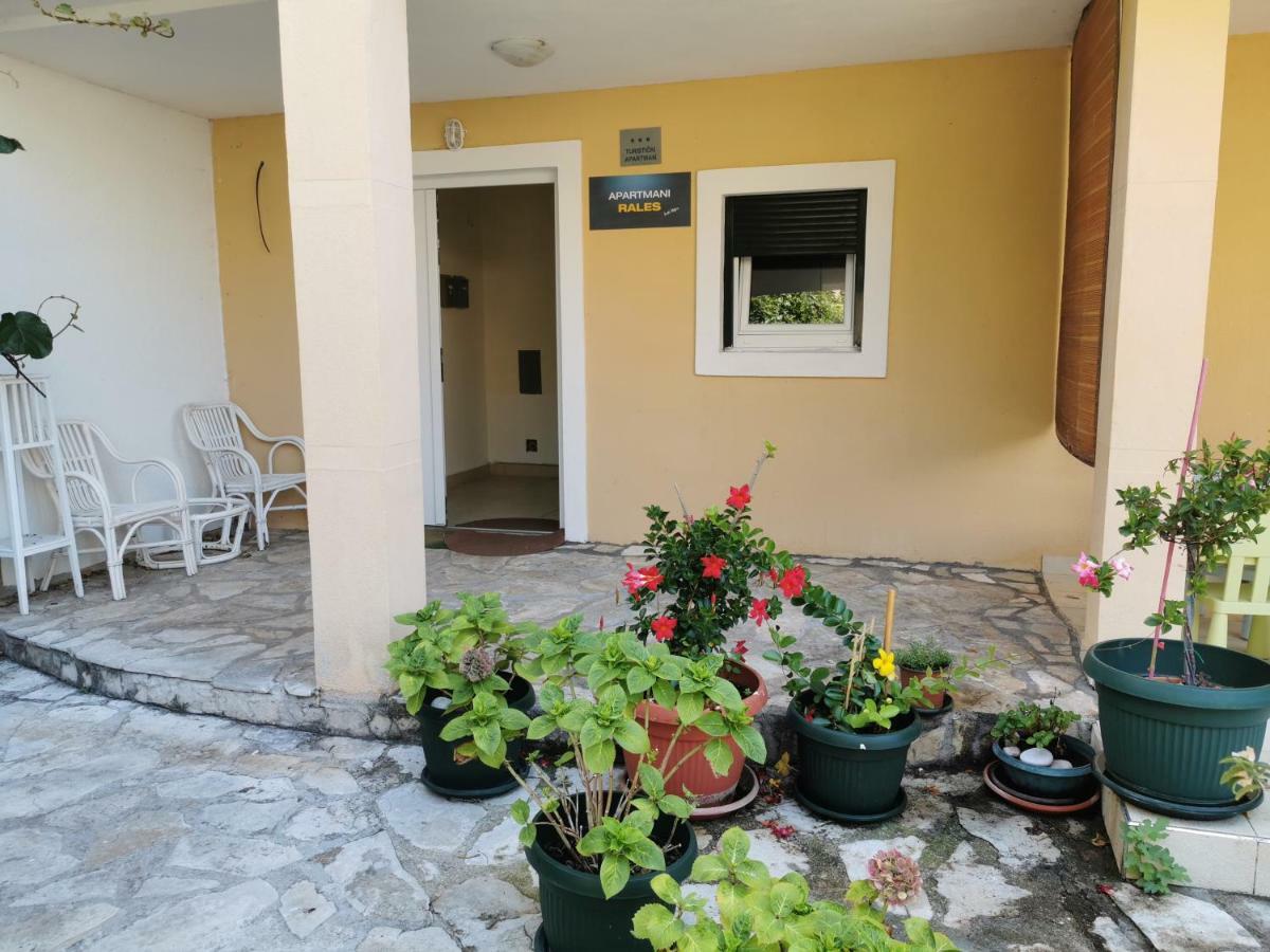 Apartments Rales Sveti Stefan Eksteriør billede